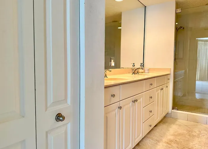 Apartment Belle Harbor 803-m - Panoramic Views